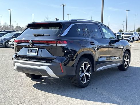 New 2026 Volkswagen Tiguan SE FWD image 5