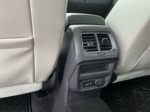 Used 2018 Volkswagen Tiguan SEL w/ 3rd Row Seat Package image 12