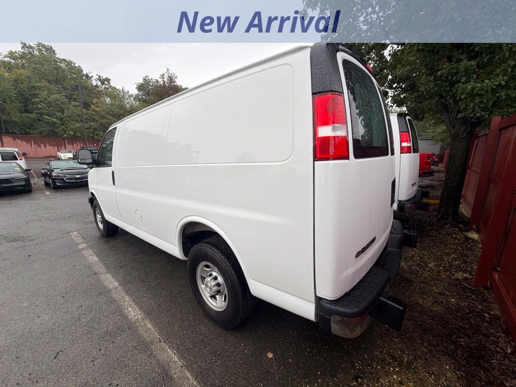 Used 2025 Chevrolet Express 2500 w/ Driver Convenience Package RWD image 6