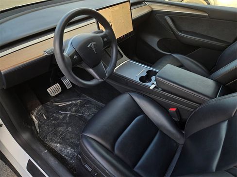 Used 2023 Tesla Model Y Long Range image 9