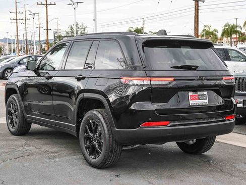 New 2025 Jeep Grand Cherokee Altitude image 6