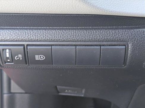 Used 2020 Toyota Corolla SE FWD image 11