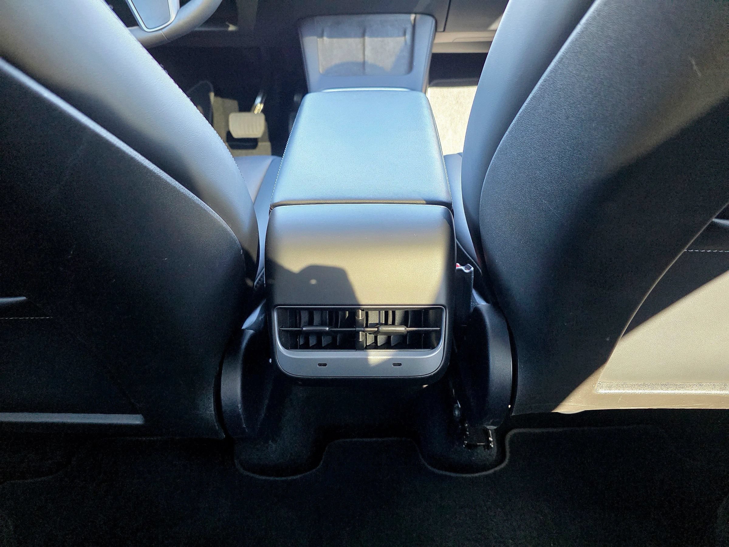 Used 2024 Tesla Model Y Long Range AWD/4WD image 31