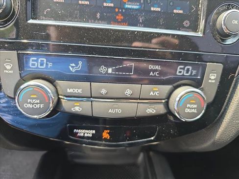 Used 2018 Nissan Rogue SV AWD/4WD image 22