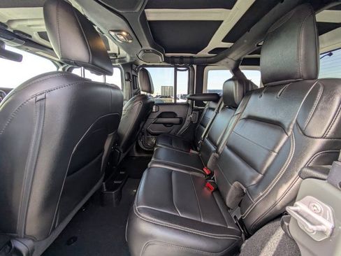 Used 2020 Jeep Wrangler Unlimited Sahara image 11