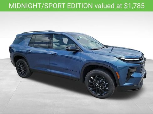 Used 2024 Chevrolet Traverse LT w/ Midnight/Sport Edition AWD/4WD image 3