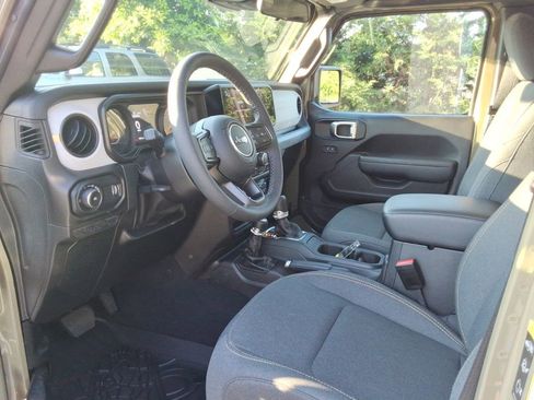 Used 2025 Jeep Wrangler Unlimited Sport AWD/4WD image 25