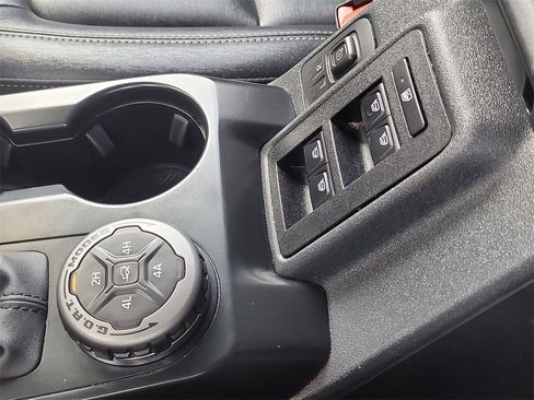 Used 2025 Ford Bronco Badlands image 24