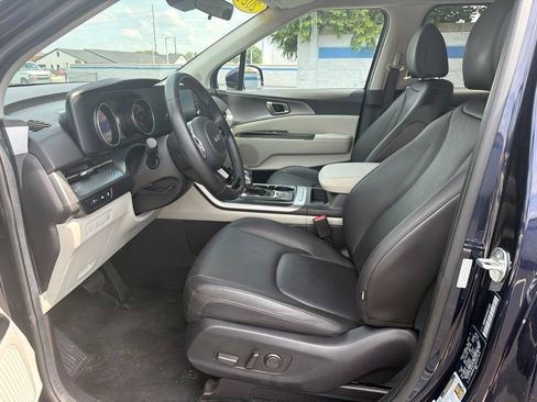 Used 2024 Kia Carnival LX FWD image 16