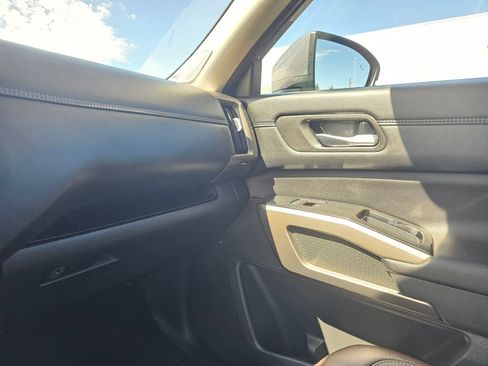 Used 2025 Nissan Pathfinder Platinum AWD/4WD image 25