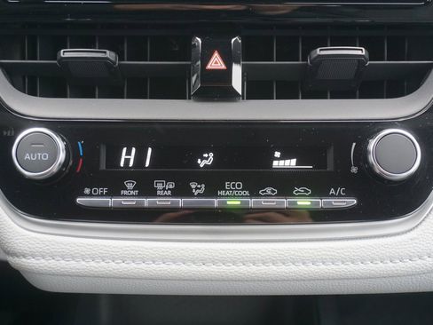 Used 2023 Toyota Corolla SE image 12