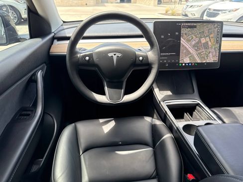 Used 2021 Tesla Model Y Long Range AWD/4WD image 16