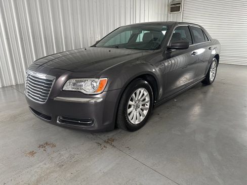 Used 2014 Chrysler 300 image 1