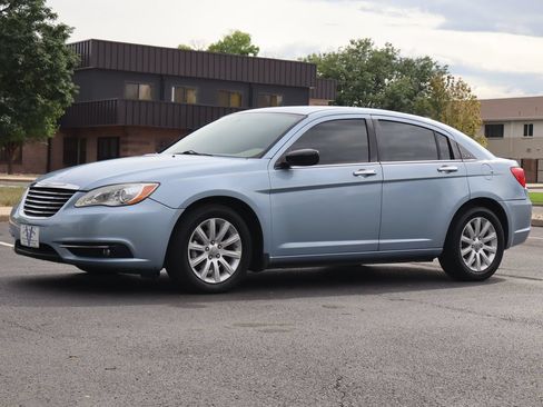 Used 2014 Chrysler 200 Limited FWD image 11