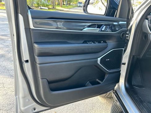 Certified 2024 Jeep Wagoneer L Base image 26