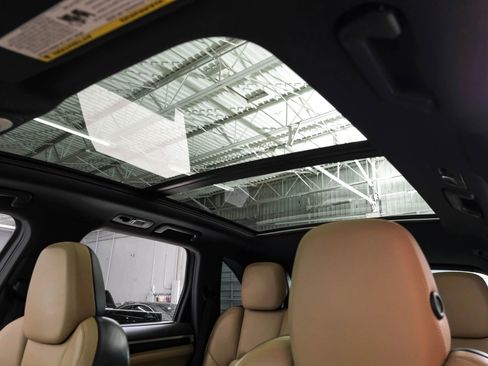 Used 2017 Porsche Cayenne S w/ Premium Plus Package image 4