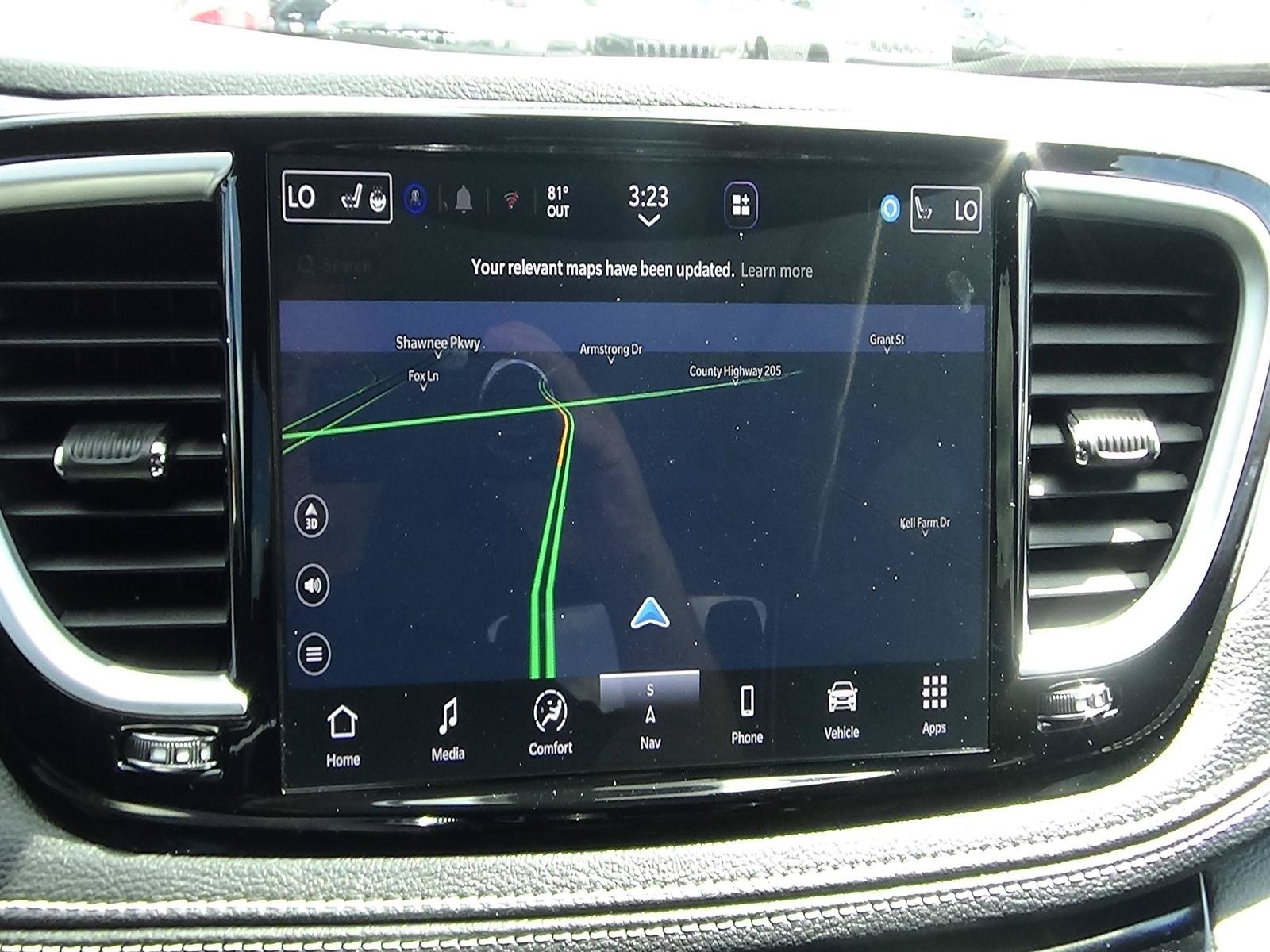 Used 2026 Chrysler Pacifica Limited FWD image 30