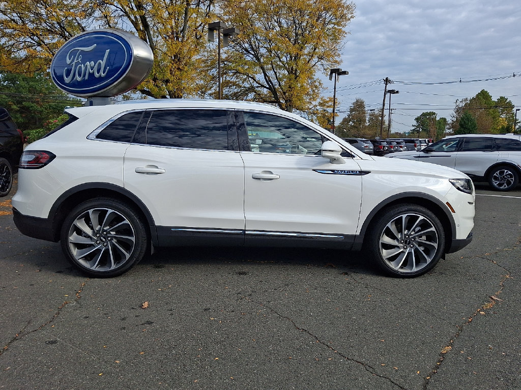 Used 2023 Lincoln Nautilus Reserve w/ Equipment Group 202A AWD/4WD image 10