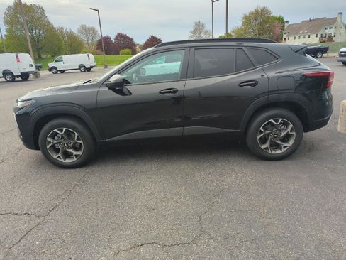 Used 2024 Chevrolet Trax LT w/ Driver Confidence Package image 4