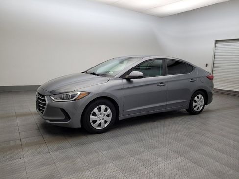 Used 2017 Hyundai Elantra SE image 2