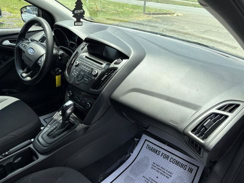 Used 2016 Ford Focus SE FWD image 22