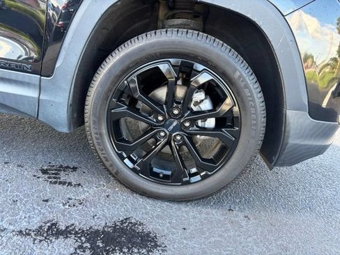 Used 2020 GMC Terrain SLE w/ Driver Convenience Package AWD/4WD image 8