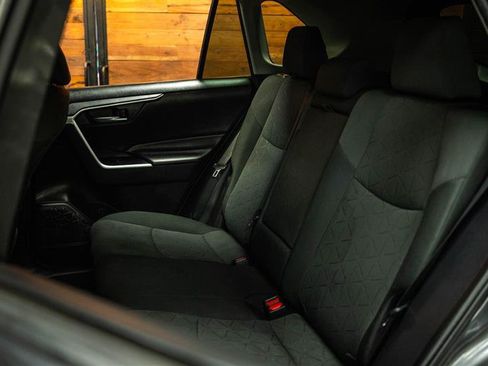 Used 2022 Toyota RAV4 XLE w/ Convenience Package FWD image 11