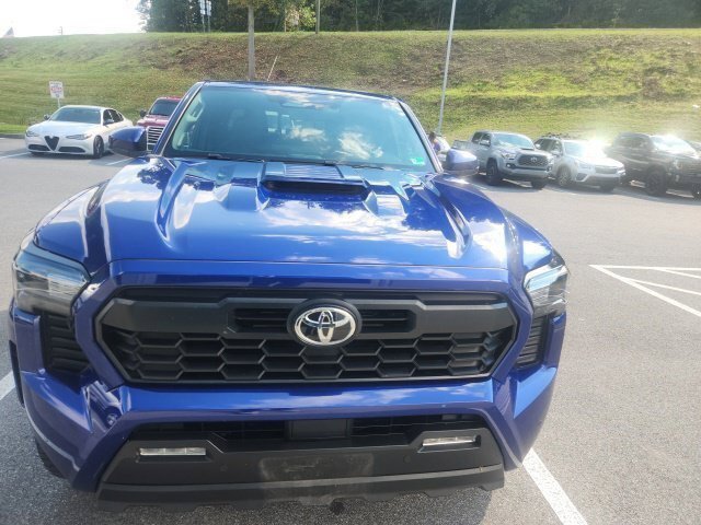 Used 2024 Toyota Tacoma TRD Sport w/ TRD Sport Upgrade Package AWD/4WD image 6