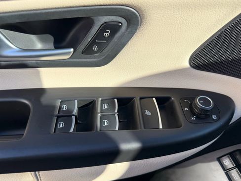 Used 2015 Volkswagen Eos Final Edition image 12