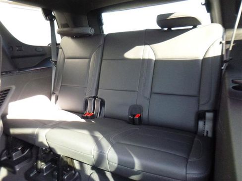 Used 2023 Chevrolet Tahoe Z71 w/ Z71 Off-Road Package image 7