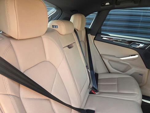Certified 2026 Porsche Macan AWD/4WD image 21