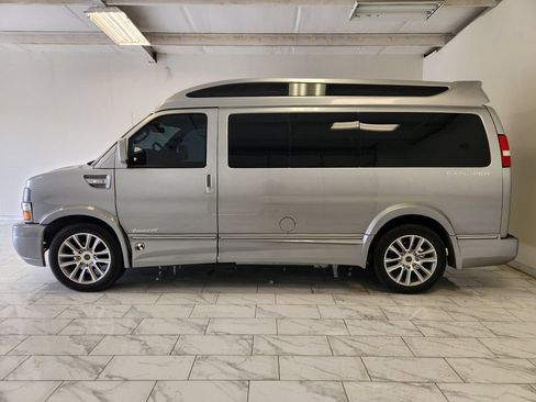 Used 2021 Chevrolet Express 2500 LS w/ Enhanced Convenience Package RWD image 4