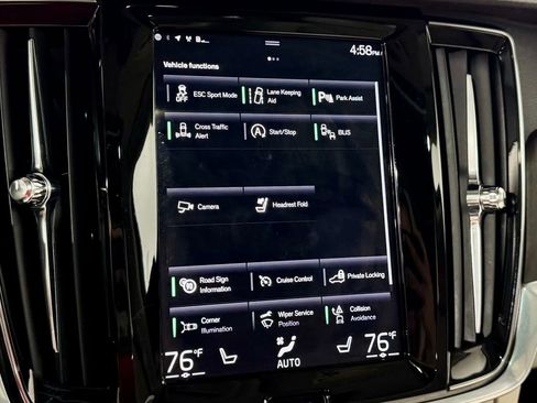 Used 2020 Volvo V90 T6 Cross Country image 20