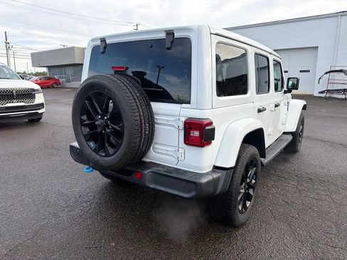 Used 2022 Jeep Wrangler Unlimited Sahara w/ Cold Weather Group AWD/4WD image 7