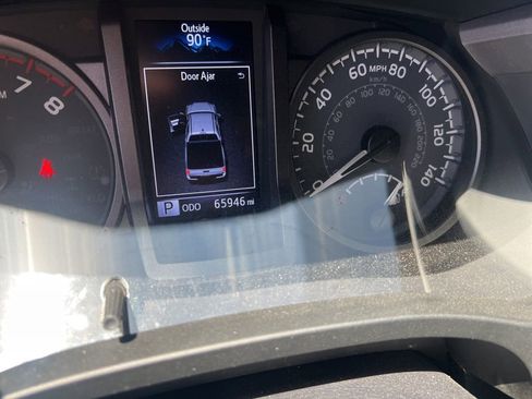 Used 2022 Toyota Tacoma TRD Off-Road w/ Technology Package RWD image 4