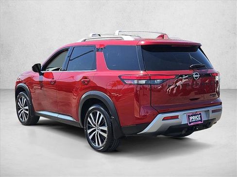 Certified 2024 Nissan Pathfinder Platinum w/ Black Appearance Package AWD/4WD image 9
