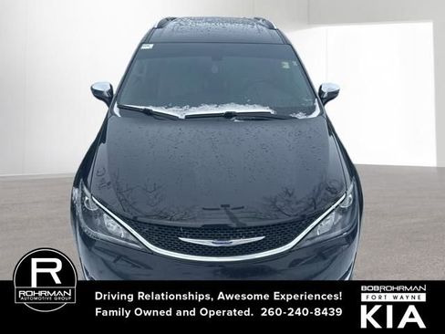 Used 2020 Chrysler Pacifica Limited image 6