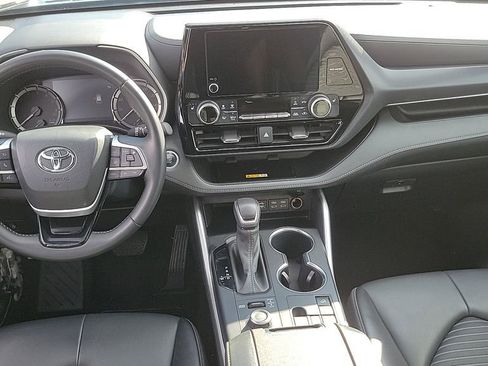 Used 2024 Toyota Highlander XSE image 20