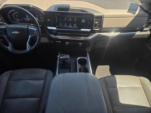 Used 2023 Chevrolet Silverado 1500 LT w/ Z71 Off-Road Package AWD/4WD image 9