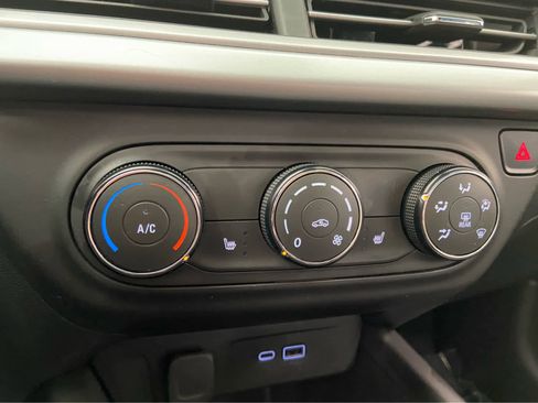 Used 2024 Chevrolet Trax RS w/ Sunroof Package image 29