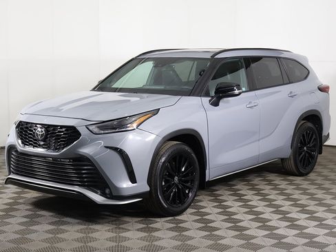 Used 2025 Toyota Highlander XSE image 9