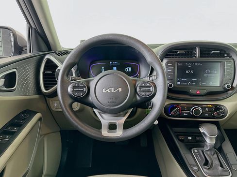 Used 2025 Kia Soul LX w/ LX Technology Package image 17