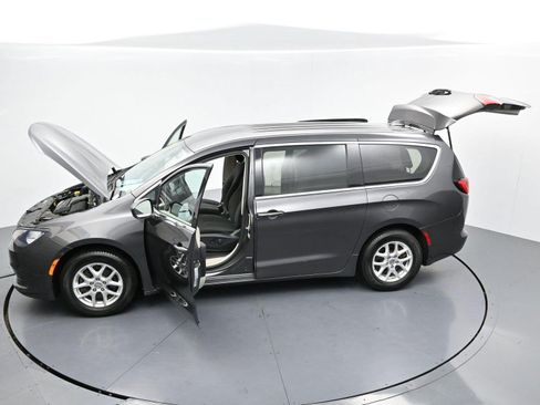 Used 2017 Chrysler Pacifica Touring FWD image 46