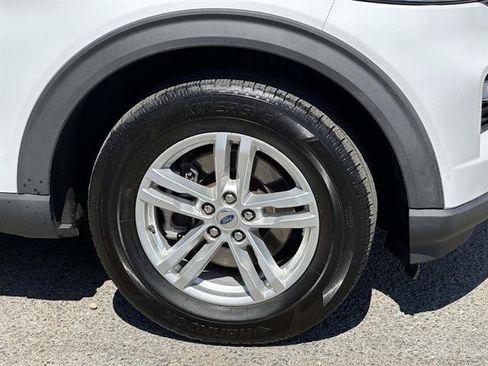 Used 2020 Ford Explorer XLT w/ Equipment Group 202A AWD/4WD image 28