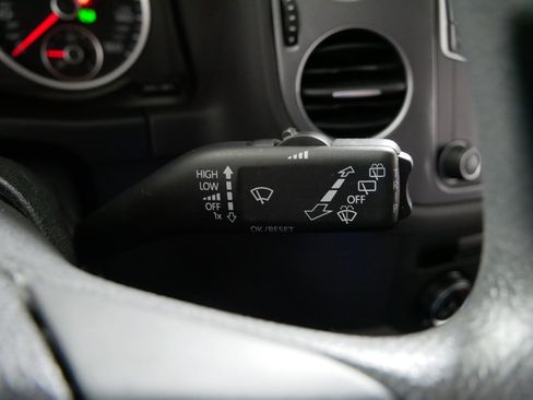 Used 2017 Volkswagen Tiguan Limited FWD image 30