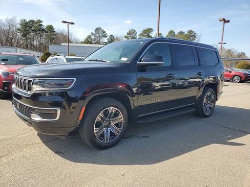 Used 2025 Jeep Wagoneer 4WD w/ Convenience Group I image 3