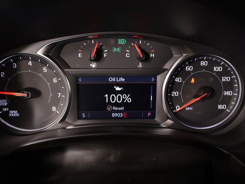 Used 2024 GMC Terrain SLE w/ Driver Convenience Package image 4