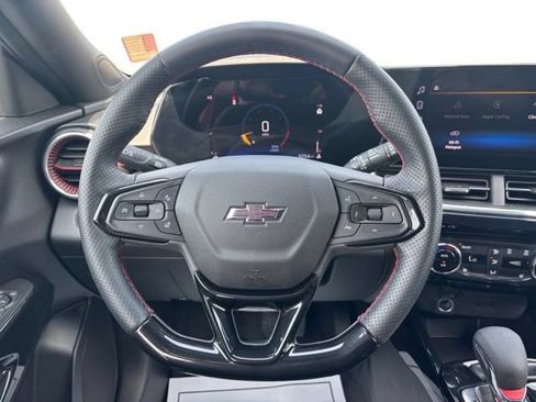 Used 2026 Chevrolet Trax RS FWD image 15