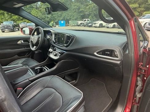 Used 2022 Chrysler Pacifica Limited w/ S Appearance Package FWD image 29