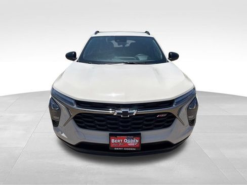 Used 2026 Chevrolet Trax RS w/ Driver Confidence Package FWD image 2